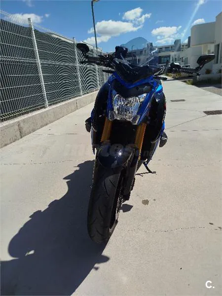 Suzuki GSX-S – Vista 6
