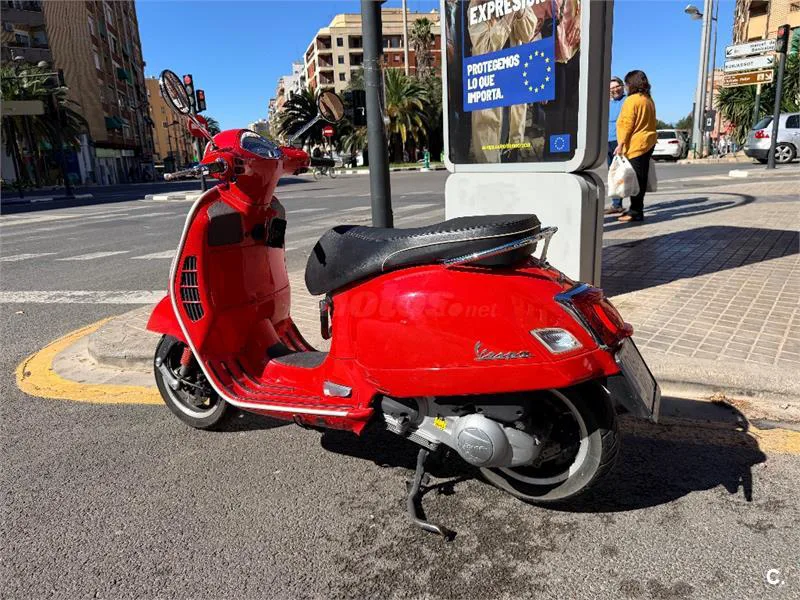 Vespa GTS Super 300 – Vista 4