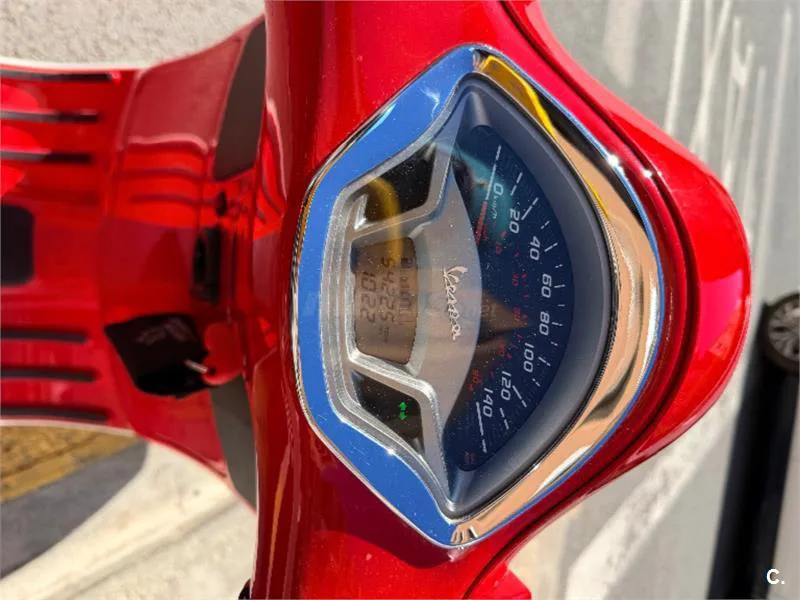 Vespa GTS Super 300 – Vista 6