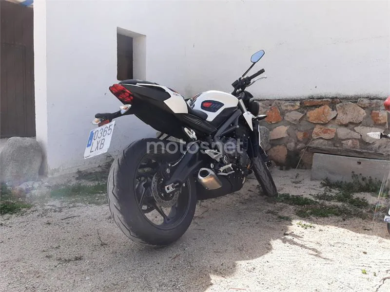 Triumph Street Triple – Vista 3