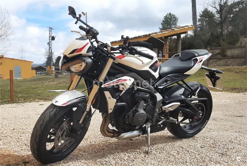 Triumph Street Triple – Vista 5