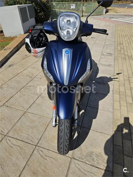 Piaggio Beverly – Vista 3