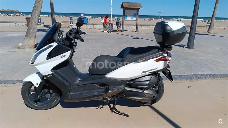 Kymco Super Dink 300 – Vista 3