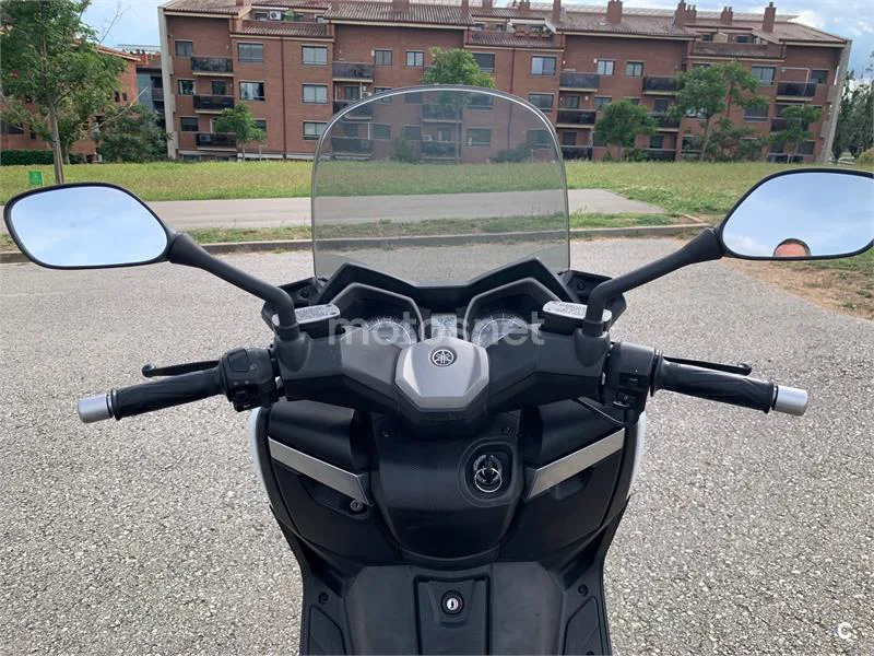 Yamaha XMAX 400 – Vista 11