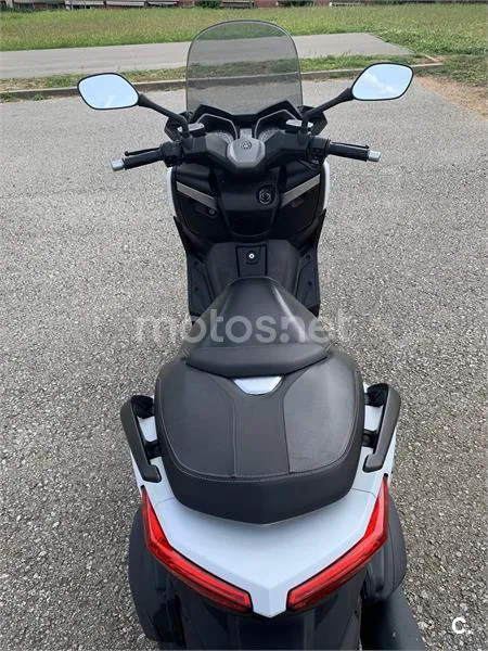 Yamaha XMAX 400 – Vista 5