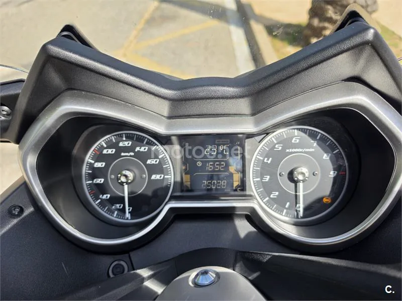 Yamaha XMAX 400 – Vista 12