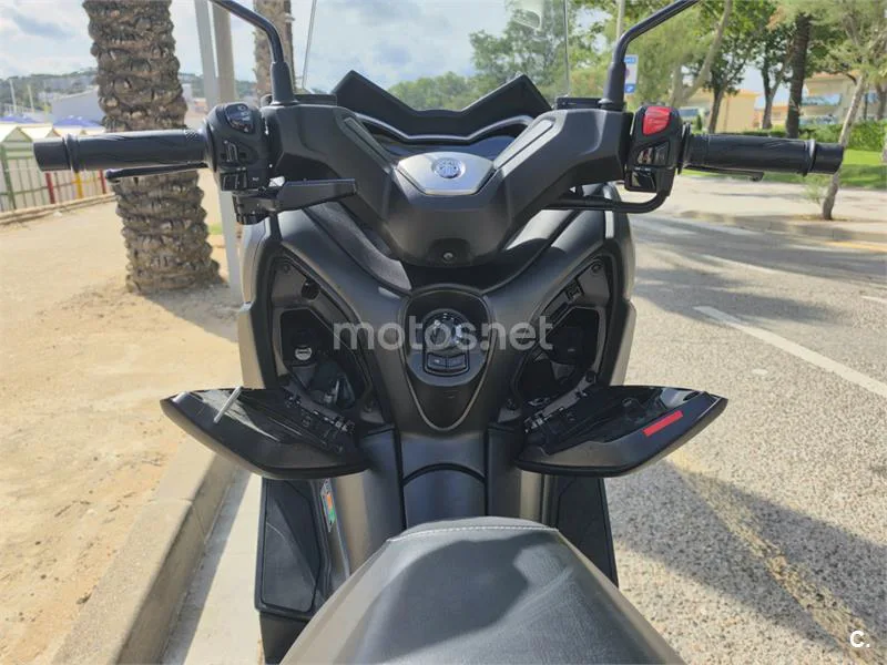 Yamaha XMAX 400 – Vista 6
