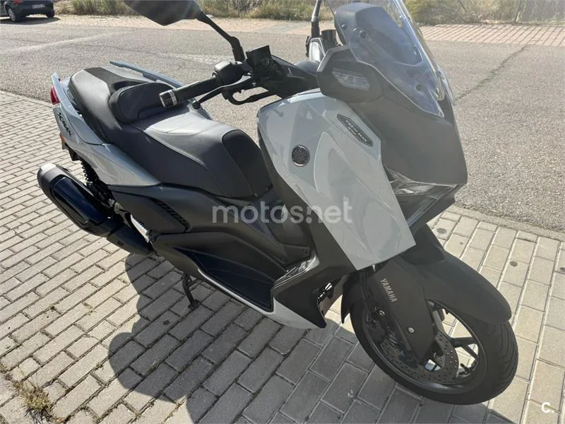 Yamaha XMAX 300 – Vista 8