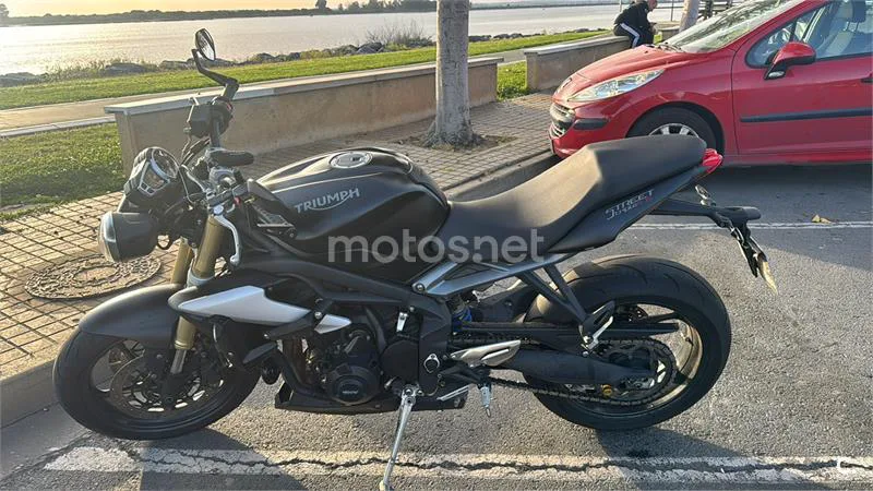 Triumph Street Triple – Vista 3