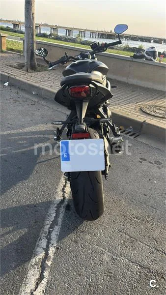 Triumph Street Triple – Vista 4