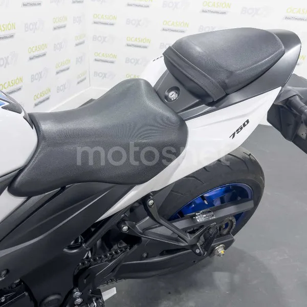 Suzuki GSX-S750 – Vista 12