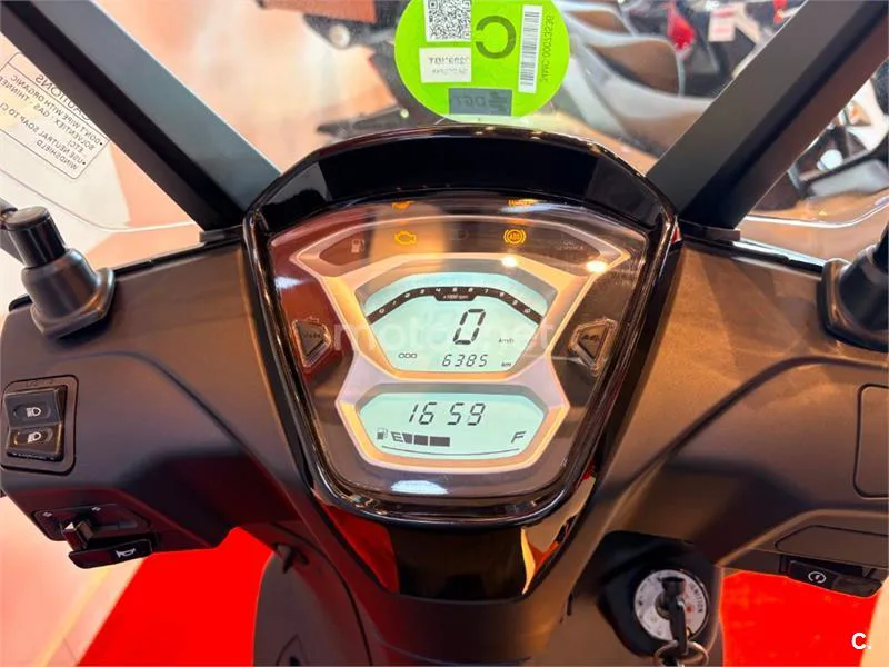 Kymco People S 125 – Vista 4