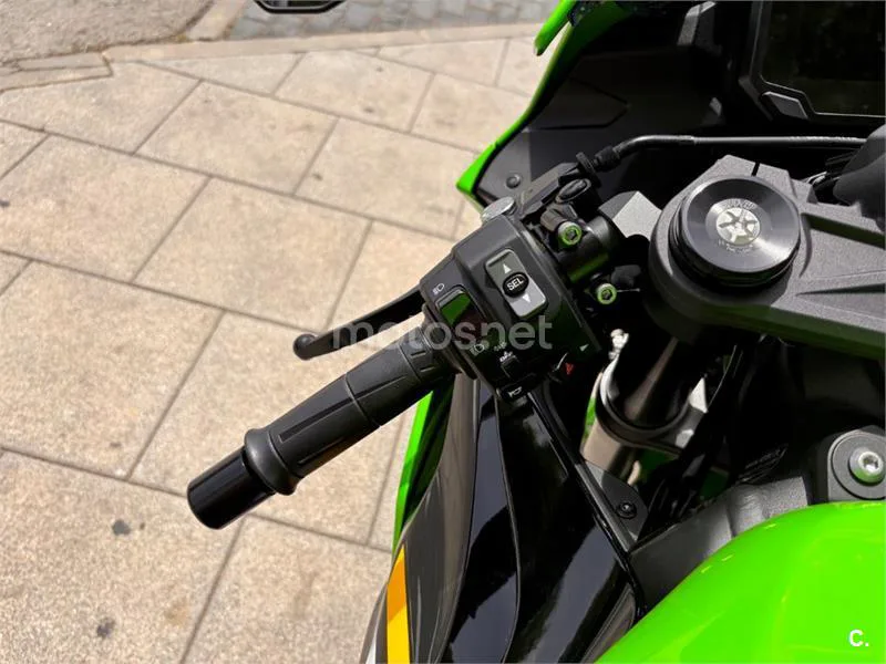 Kawasaki Ninja ZX-6R - Vista 17
