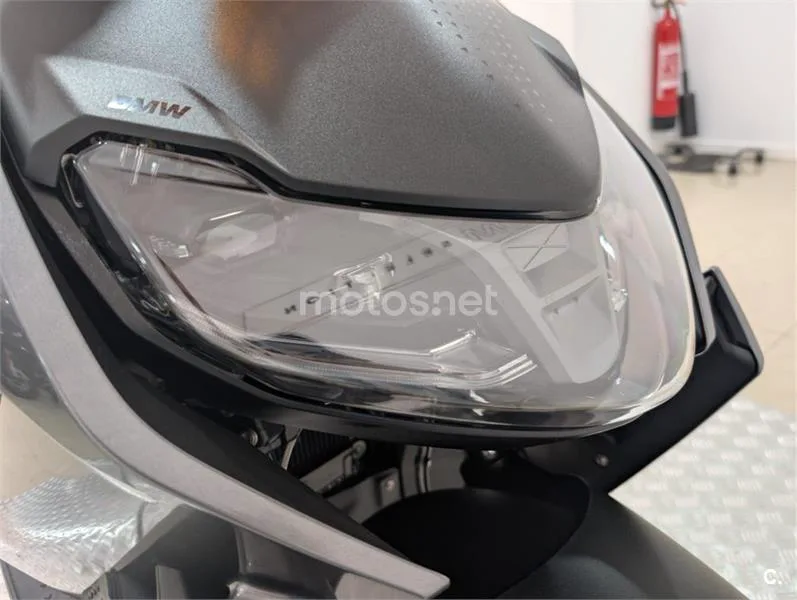 BMW CE 04 – Vista 15