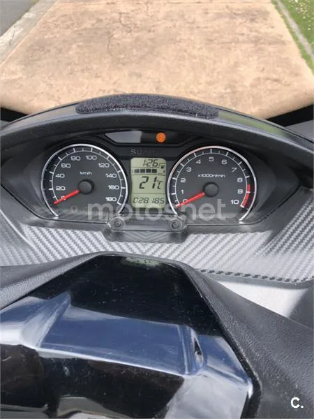 Suzuki Burgman 400 – Vista 6