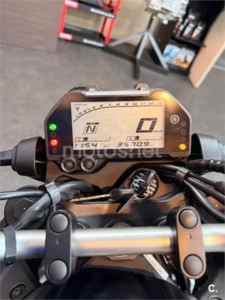 Yamaha MT-03 – Vista 13