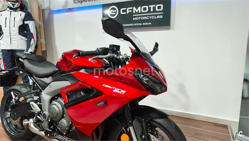 Triumph Daytona 660 – Vista 13