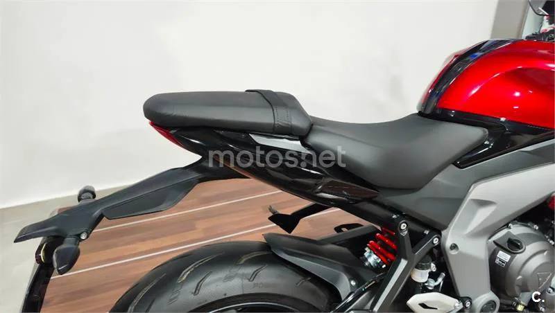 Triumph Daytona 660 – Vista 15