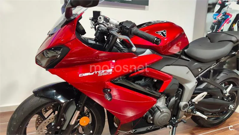 Triumph Daytona 660 – Vista 22