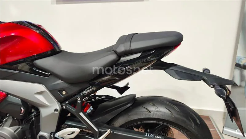 Triumph Daytona 660 – Vista 25