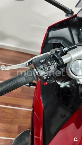 Triumph Daytona 660 – Vista 35