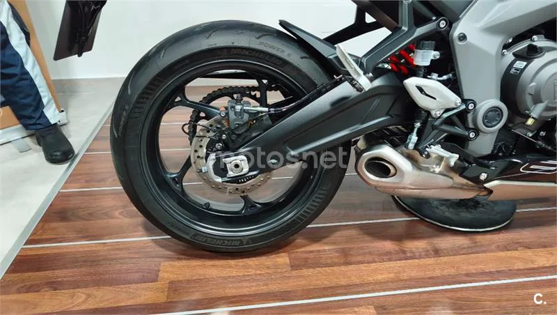 Triumph Daytona 660 – Vista 7