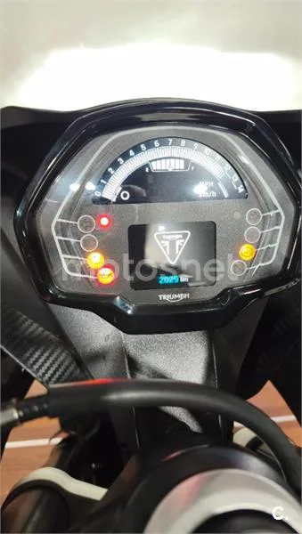 Triumph Daytona 660 – Vista 8
