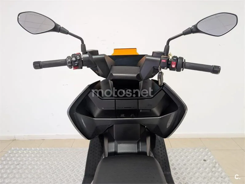 BMW CE 04 – Vista 13
