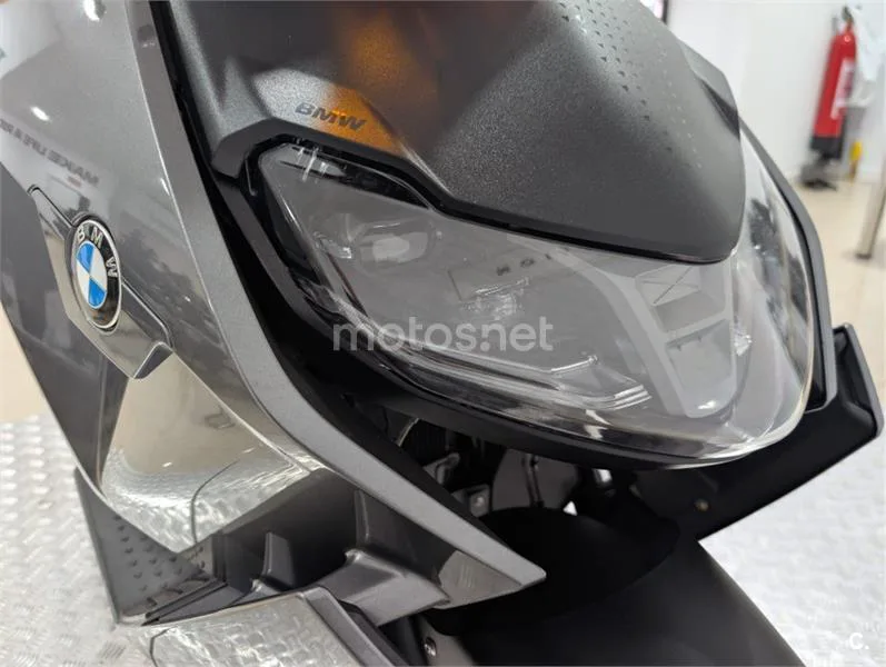 BMW CE 04 – Vista 15