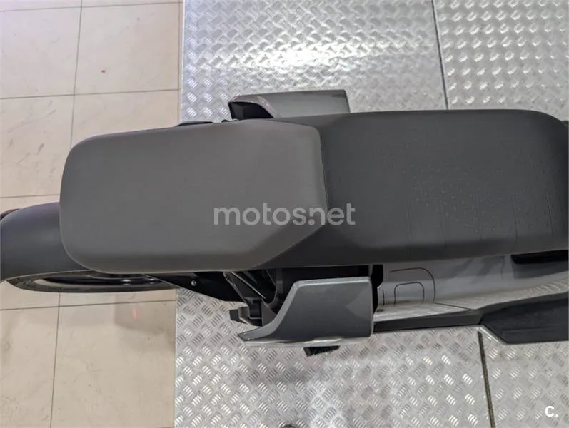 BMW CE 04 – Vista 18