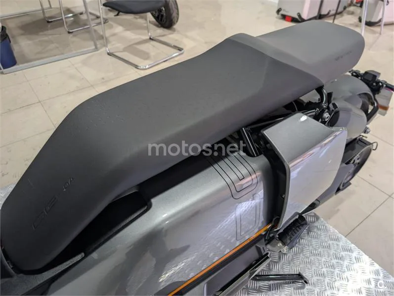 BMW CE 04 – Vista 19