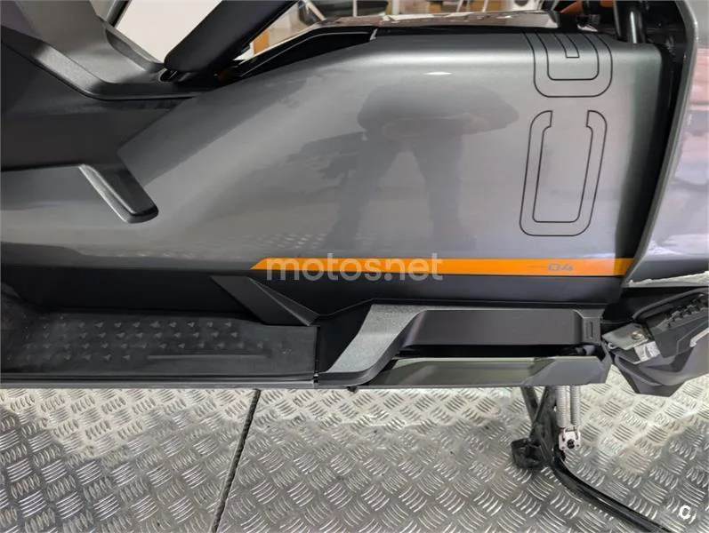 BMW CE 04 – Vista 21