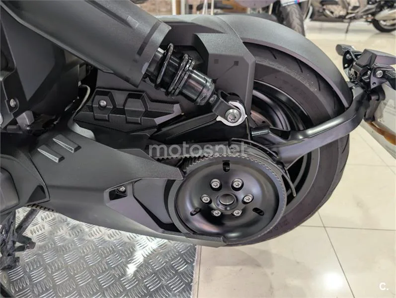 BMW CE 04 – Vista 25