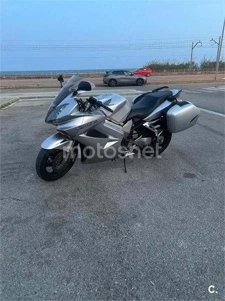 Honda VFR 800 FI – Vista 11