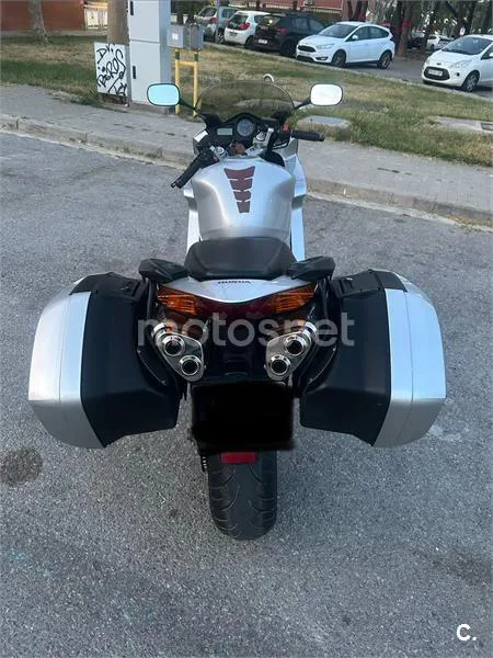 Honda VFR 800 FI – Vista 3