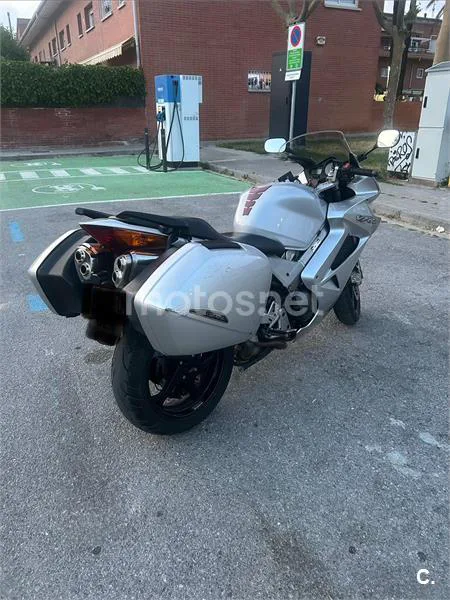 Honda VFR 800 FI – Vista 4