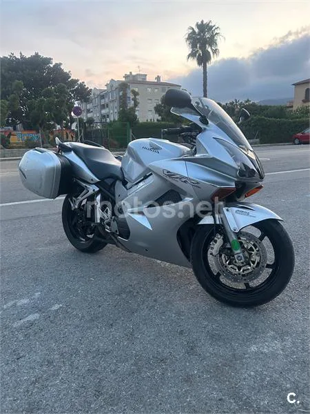 Honda VFR 800 FI – Vista 6