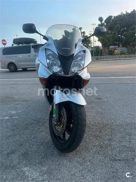 Honda VFR 800 FI – Vista 7