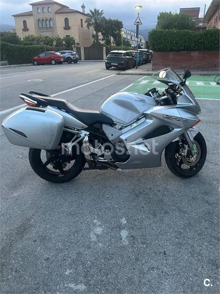 Honda VFR 800 FI – Vista 8