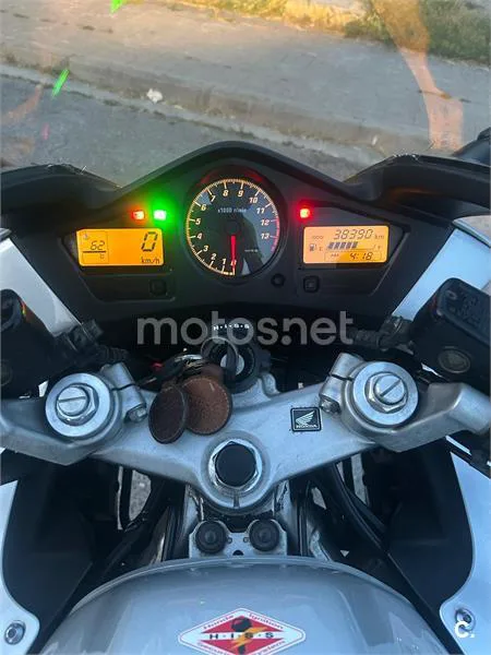 Honda VFR 800 FI – Vista 9