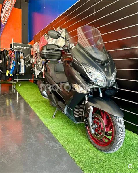 Suzuki Burgman 400 - Vista 3
