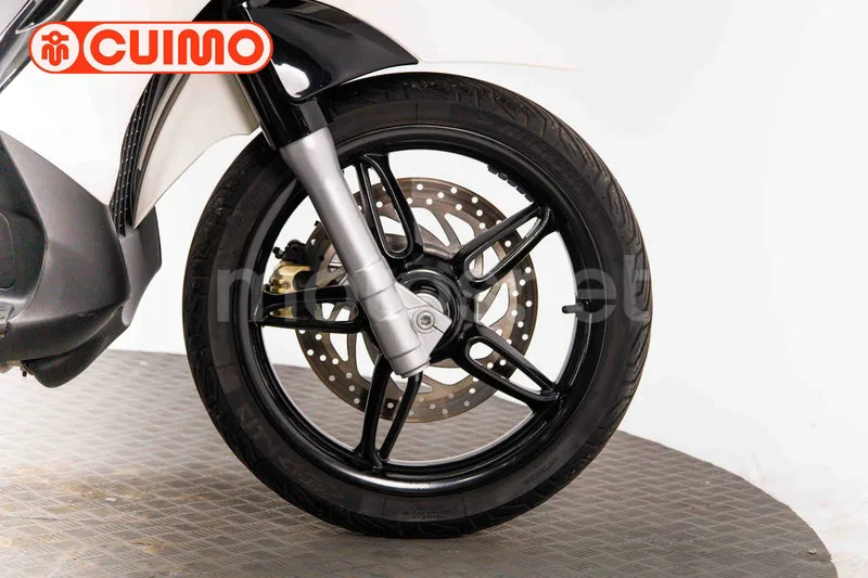 Piaggio Beverly – Vista 13