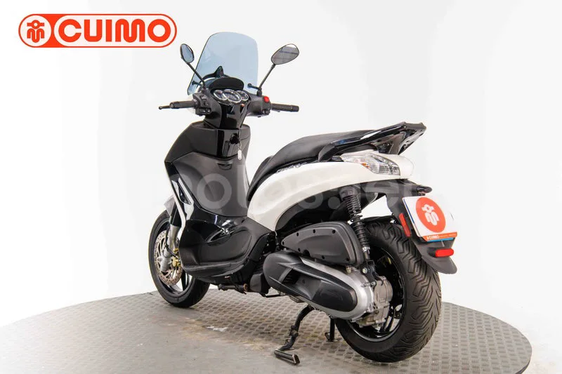 Piaggio Beverly – Vista 6