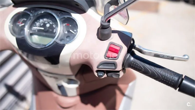 Piaggio Beverly 125 – Vista 10