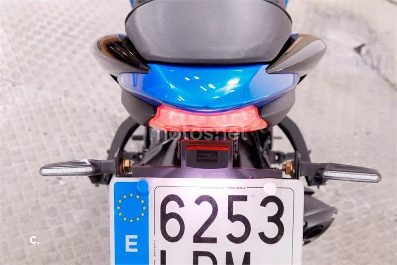 Suzuki GSX-S – Vista 11