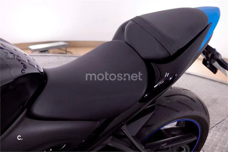 Suzuki GSX-S – Vista 12