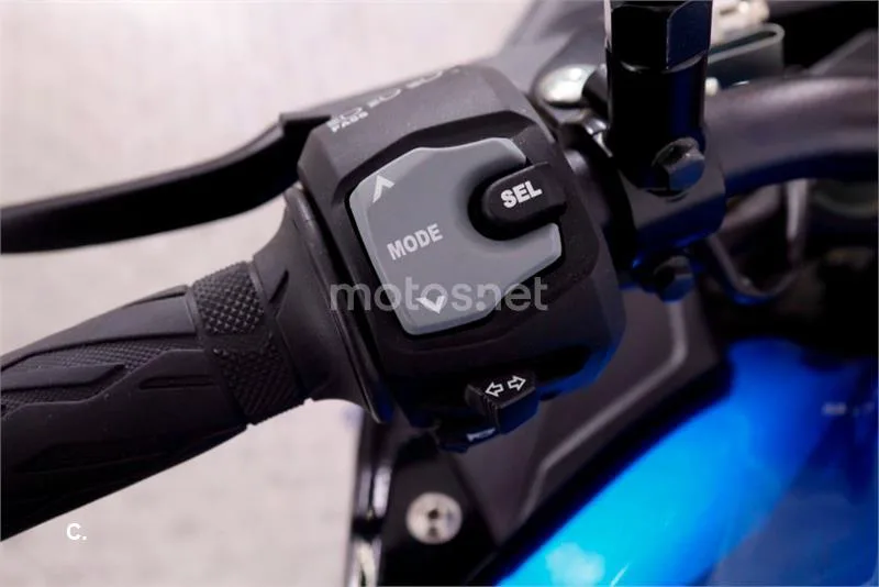 Suzuki GSX-S – Vista 13