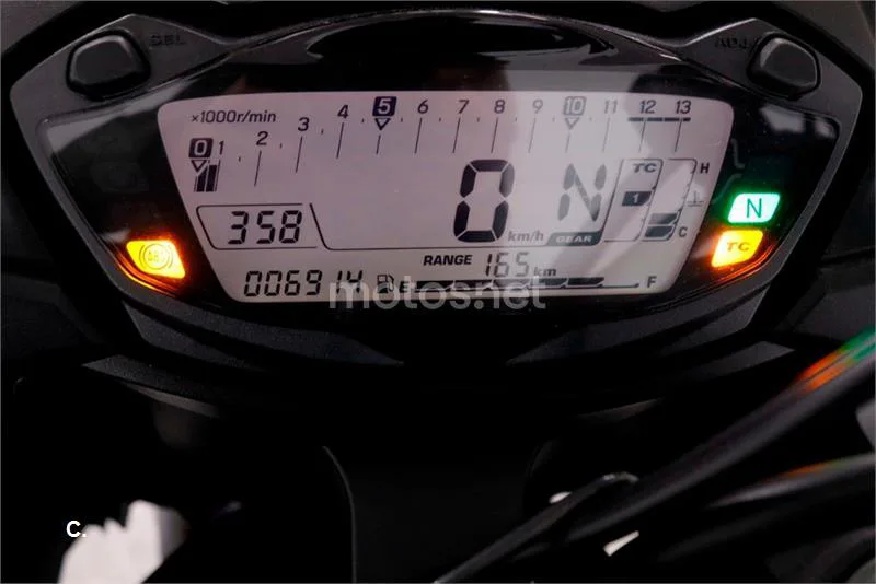 Suzuki GSX-S – Vista 14
