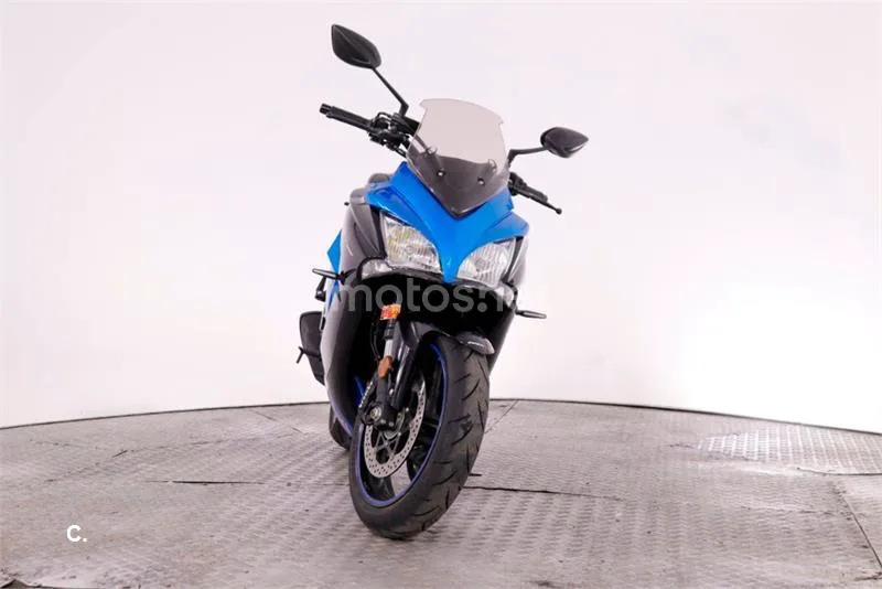 Suzuki GSX-S – Vista 3