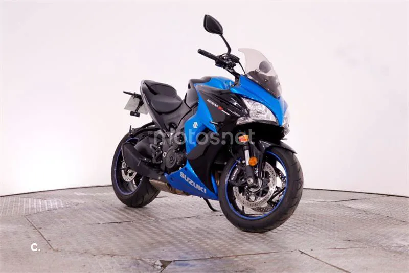 Suzuki GSX-S – Vista 4